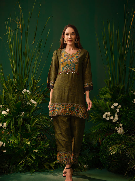 Vedanta Art Kurti Set