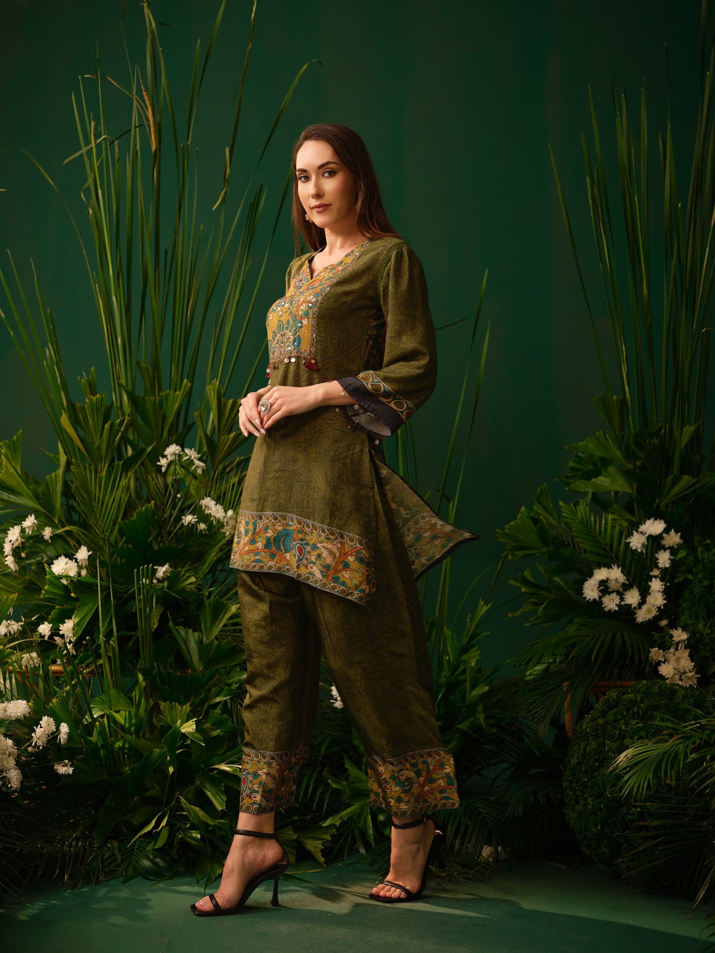 Vedanta Art Kurti Set