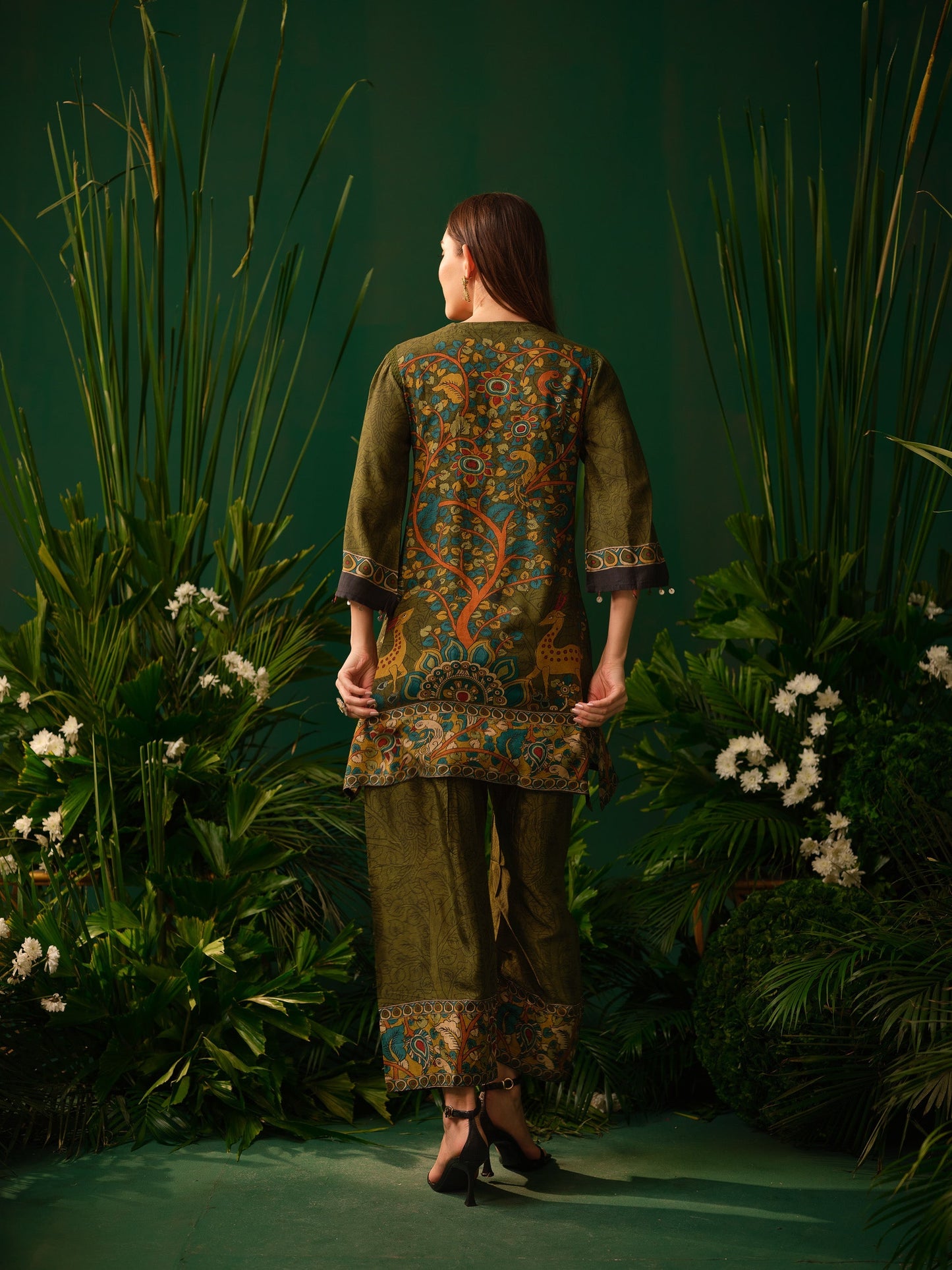 Vedanta Art Kurti Set